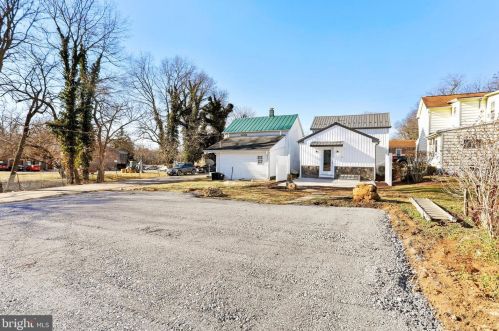 429 Lawrence St, Charles Town WV  25414-1552 exterior