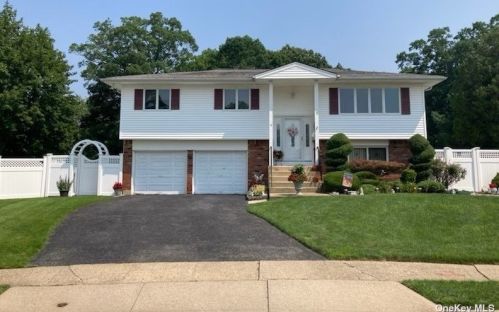14 Michael Ct, Bethpage, NY 11714-2308