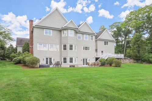 882 Silvermine Rd, New Canaan CT  06840-4332 exterior