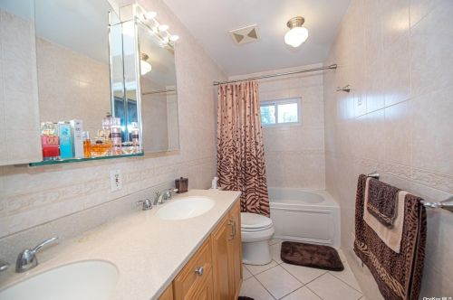 28 Hammond Rd, Elwood NY  11731-4810 exterior