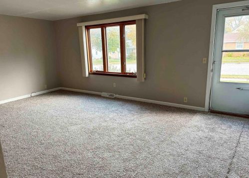 2056 Hillview Dr, Green Bay, WI 54302-3328