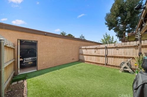 71 Center St, Redlands CA  92373-8174 exterior