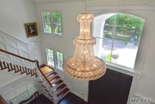2136 Deerfield Rd, Pine Neck NY  11963-2027 exterior