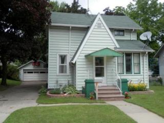 78 8th St, Clintonville, WI 54929-1442