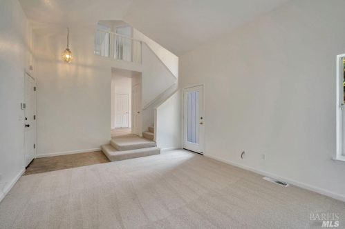 1827 Rhianna St, Santa Rosa, CA 95401-4424