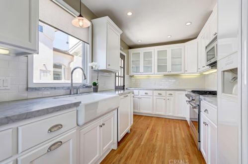 1467 19th St, Manhattan Beach, CA 90266-4030
