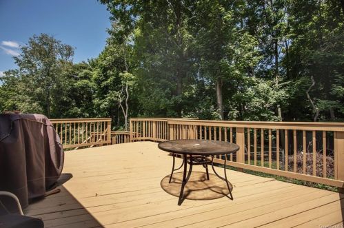 8 Terrace Rd, Airmont NY  10901-1721 exterior