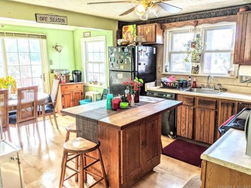 76 Filley St, Bloomfield, CT 06002-1874