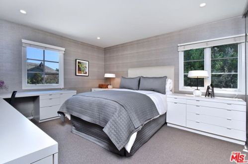 5037 Gaviota Ave, Van Nuys CA  91436-1427 exterior
