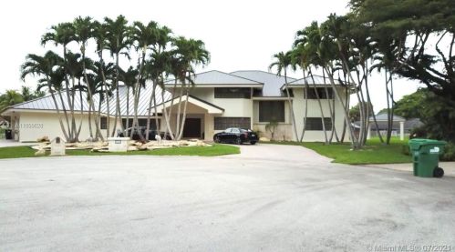 8920 102nd Ter, Miami, FL 33176-3013