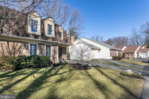 9998 Hemlock Woods Ln, Springfield, VA 22015-2969