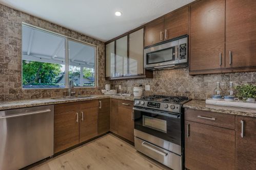 1172 Fay St, Redwood City CA  94061-2241 exterior