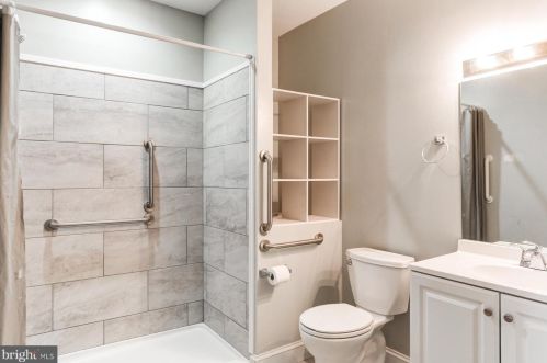 2958 Lincoln St, Camp Hill PA  17011-2832 exterior