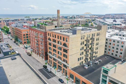 239 Chicago St, Milwaukee WI  53202-5705 exterior