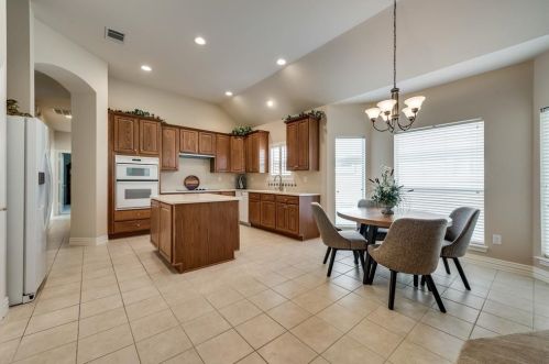 8817 Crestview Dr, Denton TX  76207-8601 exterior