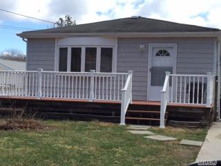 74 Huron St, Prt Jefferson Station NY  11776-4339 exterior