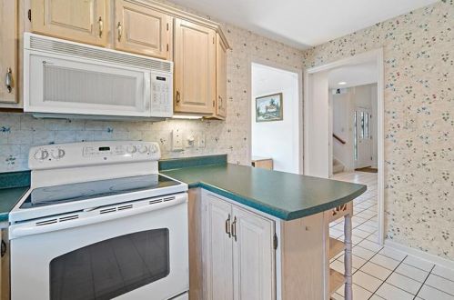 1212 Parkside Dr, Bridgeville PA  15017-1267 exterior