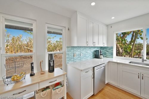215 Robinwood Cir, Sanibel FL  33957-5722 exterior