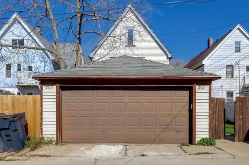 2113 52nd St, Milwaukee WI 53208-1136 exterior