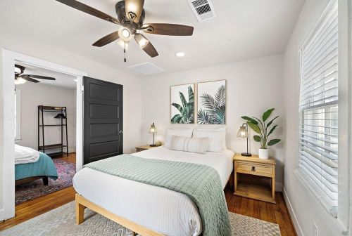 1021 Sealy St, Galveston TX 77550-3813 exterior