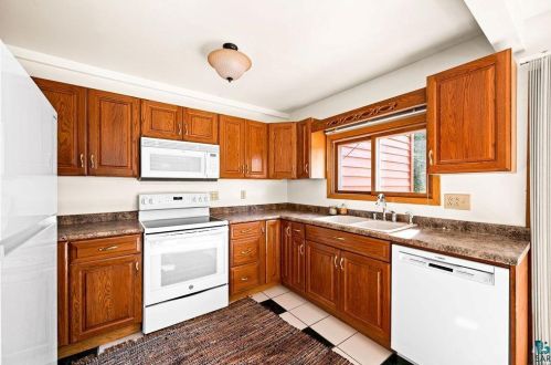 5052 Island Lake Rd, Duluth MN  55803-9212 exterior