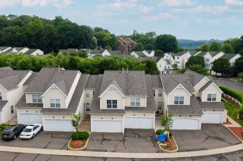 2205 Eaton Ct, Danbury CT  06811-4058 exterior