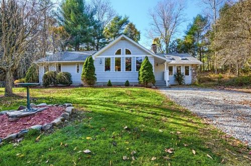 28 Mostowy Rd, East Lyme, CT 06333-1232