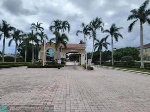 4311 Lake Tahoe Cir, West Palm Beach, FL 33409-7872