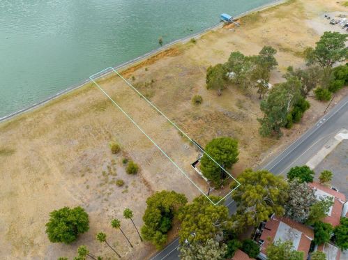 1006 Lakeshore Dr, Lake Elsinore, CA 92530-3323