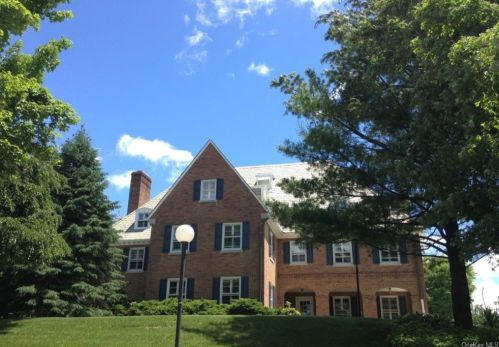 26 Hudson Point Ln, Crotonville NY  10562-5942 exterior