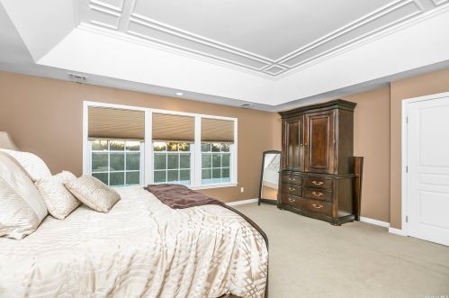 19 Pinehurst Dr, Mount Sinai NY  11766-3421 exterior