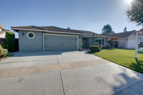2171 Calistoga Dr, Hollister, CA 95023-6258