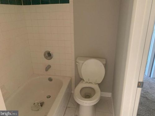 27 Wood St, West Deptford NJ  08066-1444 exterior