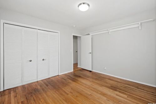 165 Clinton Ave, North Lindenhurst NY  11757-4127 exterior