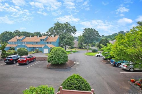 82 Blackbirch Ct, Huntington CT  06484-3873 exterior