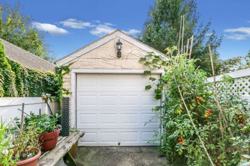 15 16th St, New Hyde Park NY  11040-4914 exterior