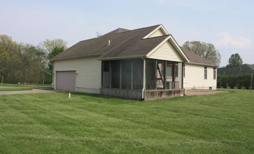 746 Monarch Ln, Valpo, IN 46385-8201