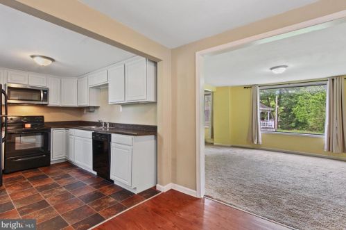 12 Charles St, Cross Roads, PA 17322-9021