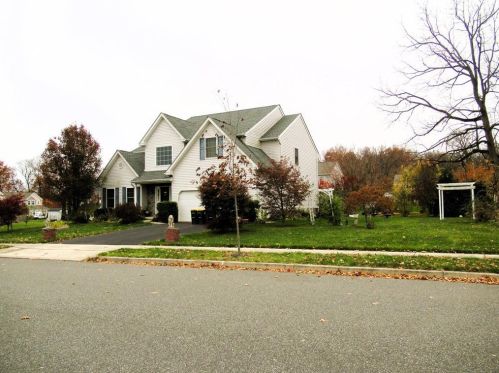 1714 Hazelnut Ln, Breinigsville, PA 18031-1155