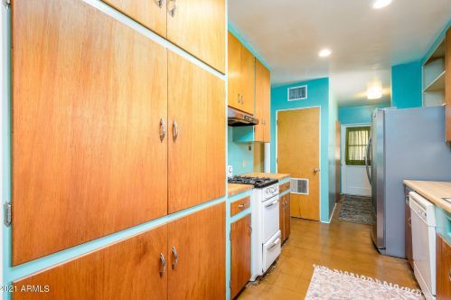 1111 Bethany Home Rd, Phoenix AZ  85014-2229 exterior