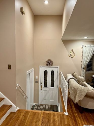3321 Brooktree Ln, North Wantagh, NY 11793-3301