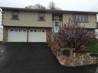72 Fox Run Rd, Waterbury, CT 06708-2173