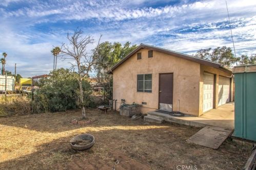 8435 Mission Blvd, Riverside CA  92509-2976 exterior