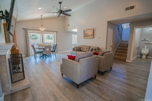 15902 Rosehaven Ln, Santa Clarita, CA 91387-1868