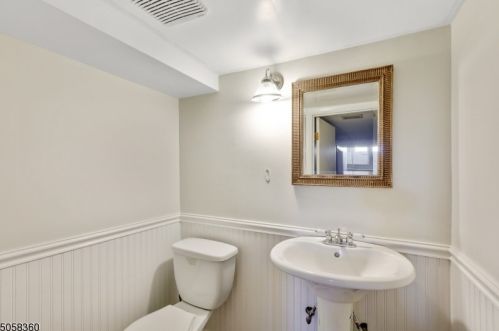 24 Burnham Rd, Greystone Park NJ  07950-1715 exterior