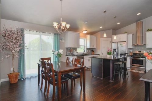 3034 Emmalane Dr, Green Bay, WI 54311-7477