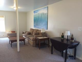 16 Middlefield St, Groton CT  06340-8826 exterior