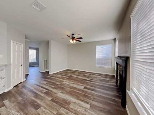 1810 Oakleaf Cir, Pearland, TX 77581-6171