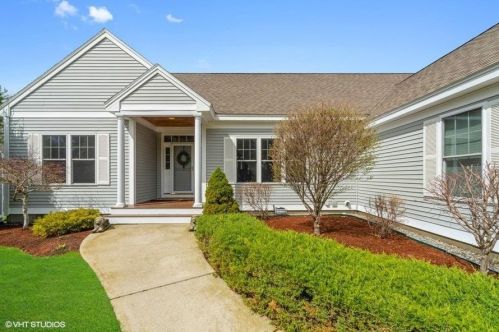 18 Fells Dr, Amherst, NH 03031-1936