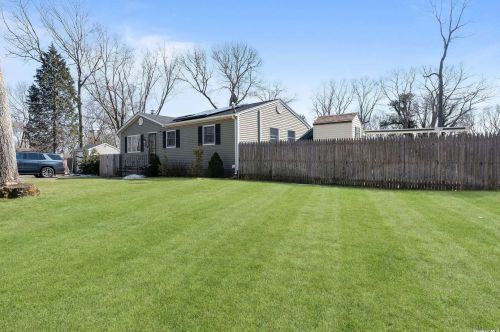 52 Port Washington Rd, Scotts Beach, NY 11789-3038